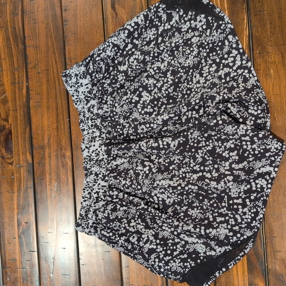 Lululemon Hotty Hot Short 4" - Picture 9 of 10